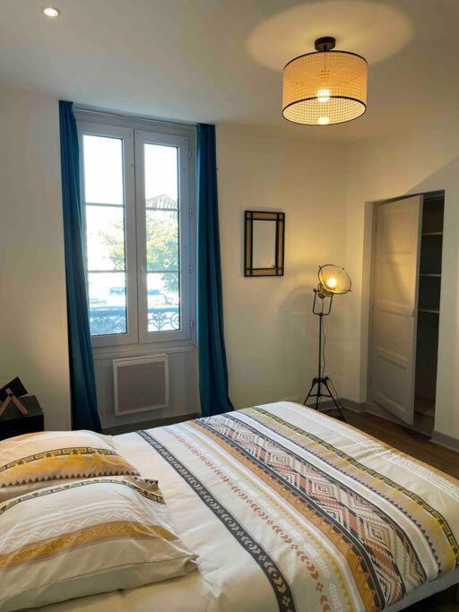 T2 Face Gare Sncf Appart Hotel Le Cygne 1 博格斯 外观 照片